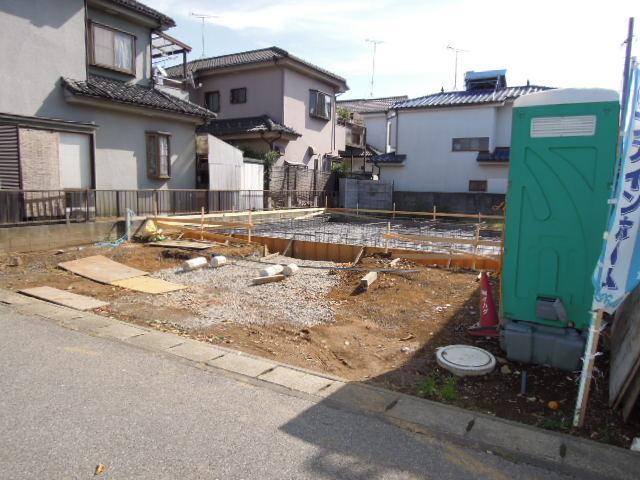 Local photos, including front road. The property foundation work photo! 