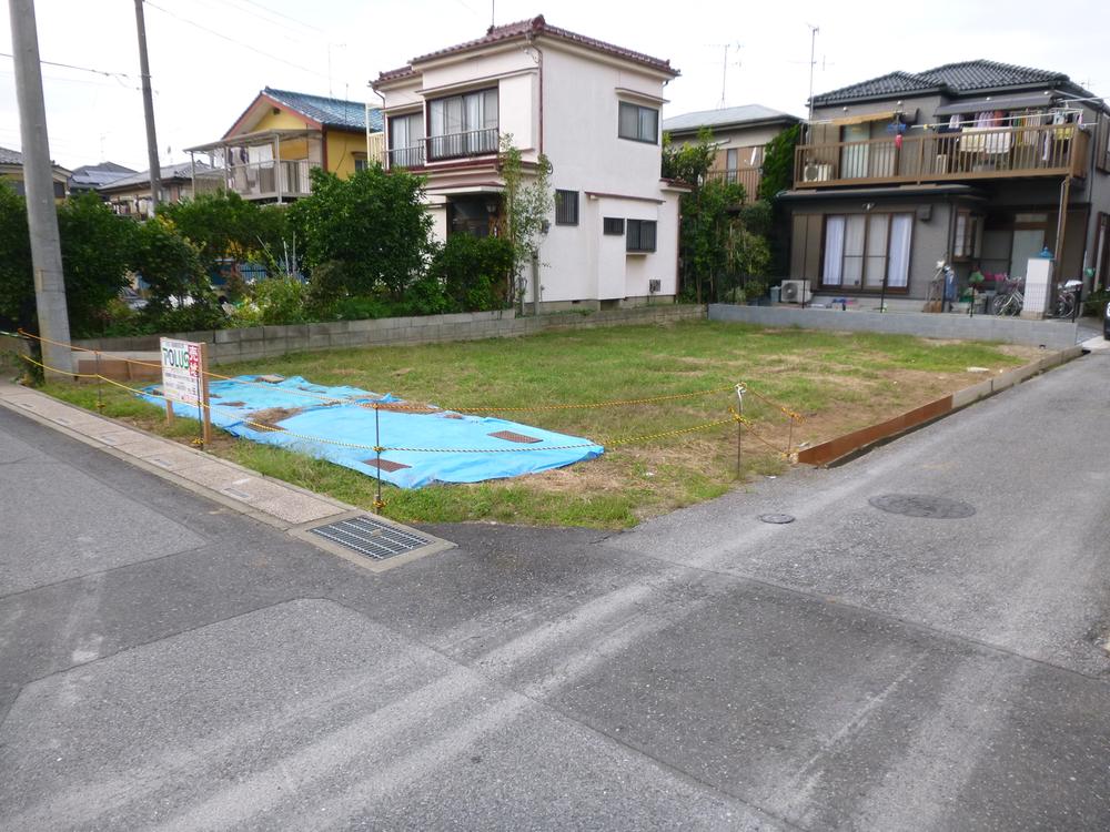 Local photos, including front road. Local (10 May 2013) Shooting