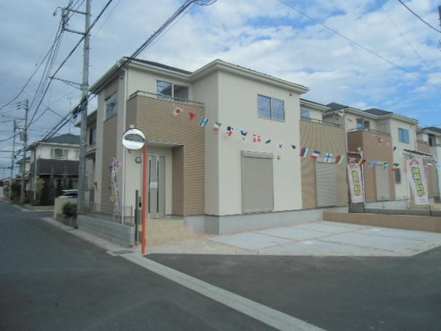 Local photos, including front road. Local (10 May 2013) Shooting