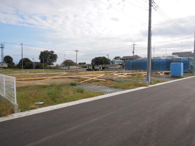 Local photos, including front road. Spacious grounds of the land 91.91 square meters! ! Nantei is wide! Local (10 May 2013) Shooting