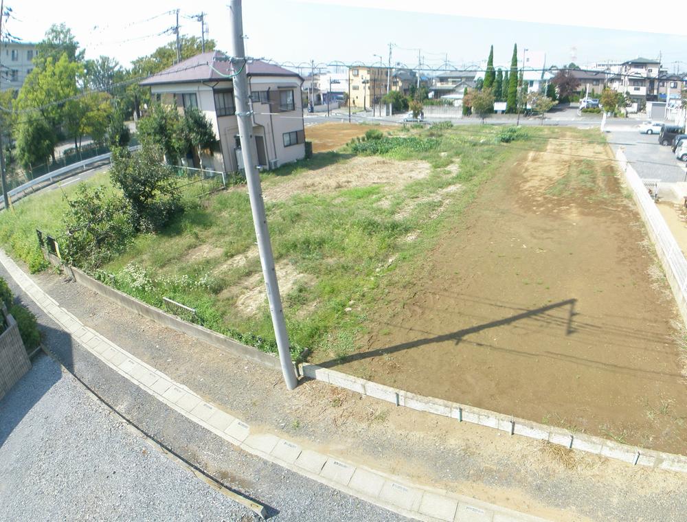 Local photos, including front road. Local (September 2013) Shooting Shooting the local from the east side of the road