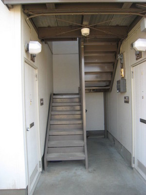 Entrance. Rent 1 month free! Brokerage fees!