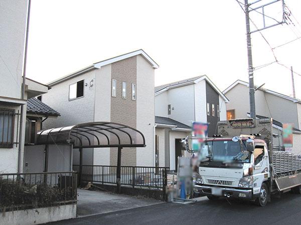 Local photos, including front road. Peaceful new life to fulfill in a quiet residential area