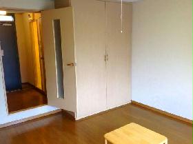 Living and room. Let a lot with storage