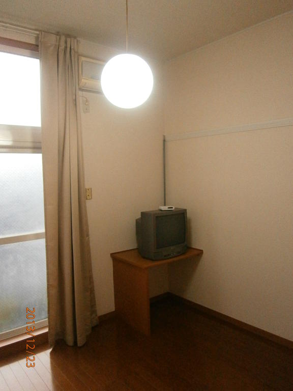 Living and room. 1F will flooring. 