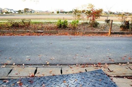 Local photos, including front road. Frontal road