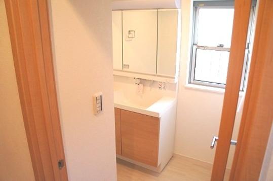 Wash basin, toilet. bathroom