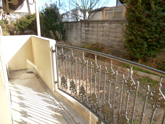 Balcony. Spacious balcony Veranda is also bright because it is in a grid
