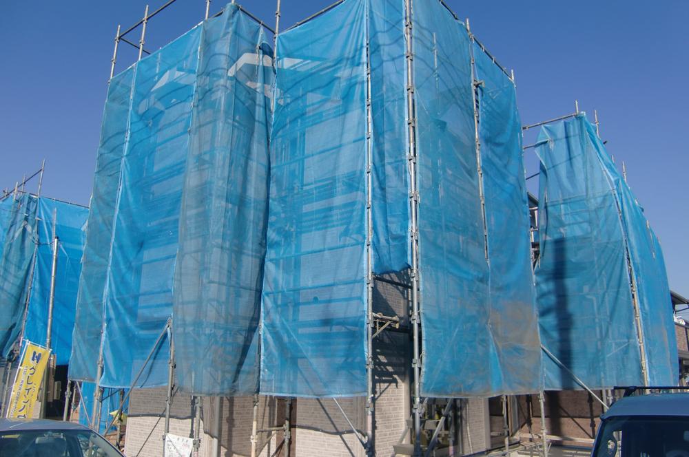 Local photos, including front road. Local (12 May 2013) Shooting