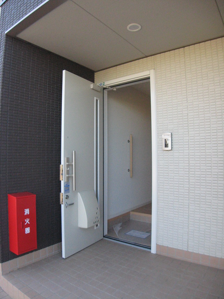 Entrance. It comes with a monitor with intercom