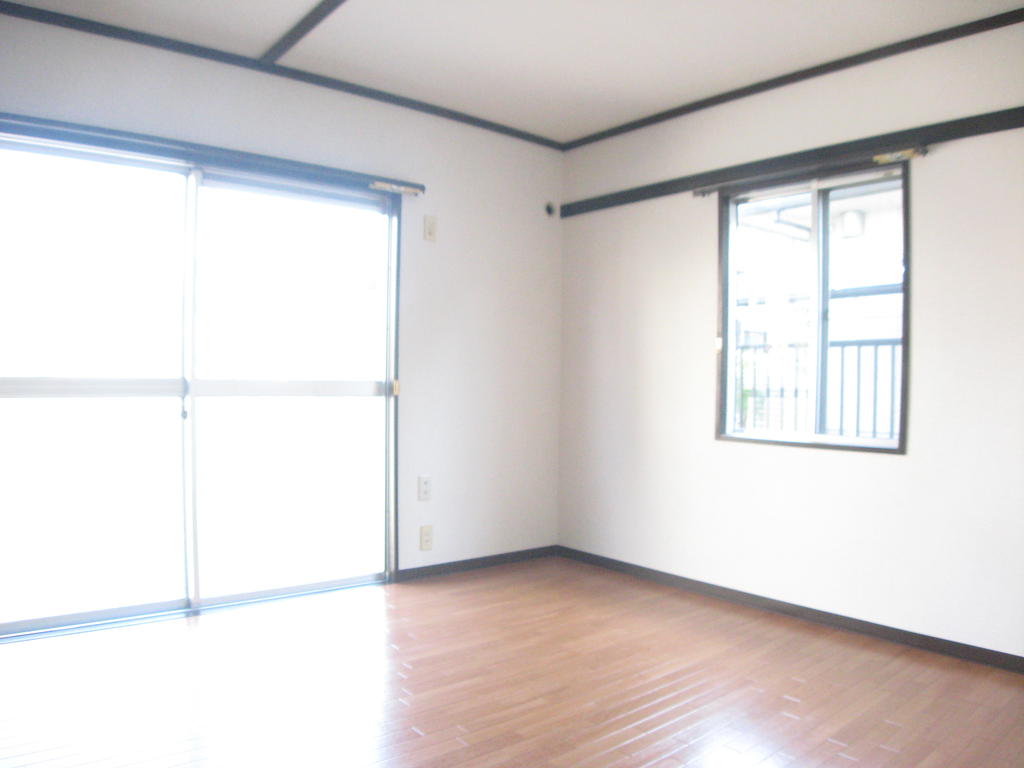 Living and room. Since the two sides there is a window, It is a bright room