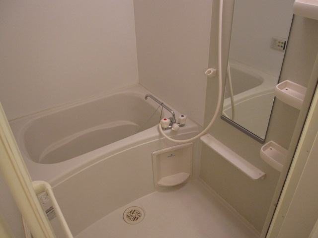 Bath. Another room reference photograph