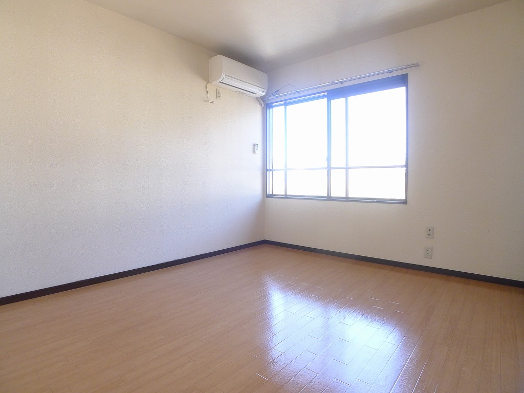 Other room space. Dining kitchen next to the Western-style