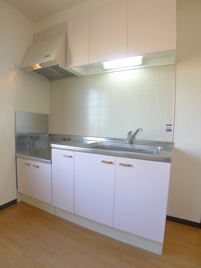 Kitchen. It is a clean kitchen