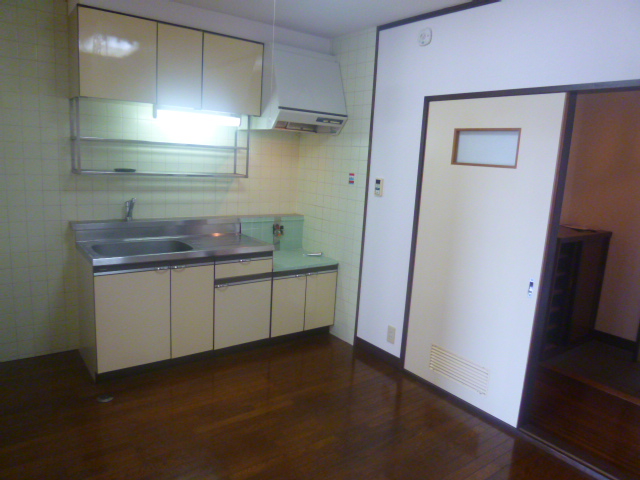 Living and room. ■ ■ It will blindfold because there is a door from the entrance! ■ ■