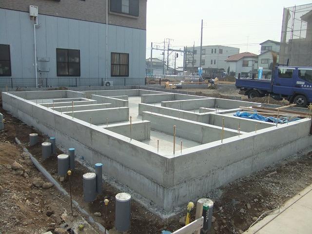 Construction ・ Construction method ・ specification. Adopt a basic width 150mm. In performance above the standard basic width 25%, To protect the safety and security of our customers become Osumai. 