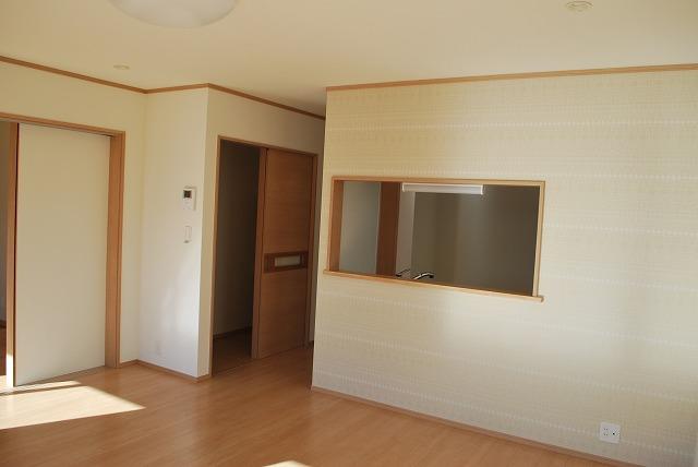 Living. Breadth of LDK also afford to smile Town 10 Building family gathering. All rooms have LED lighting, With screen door! 