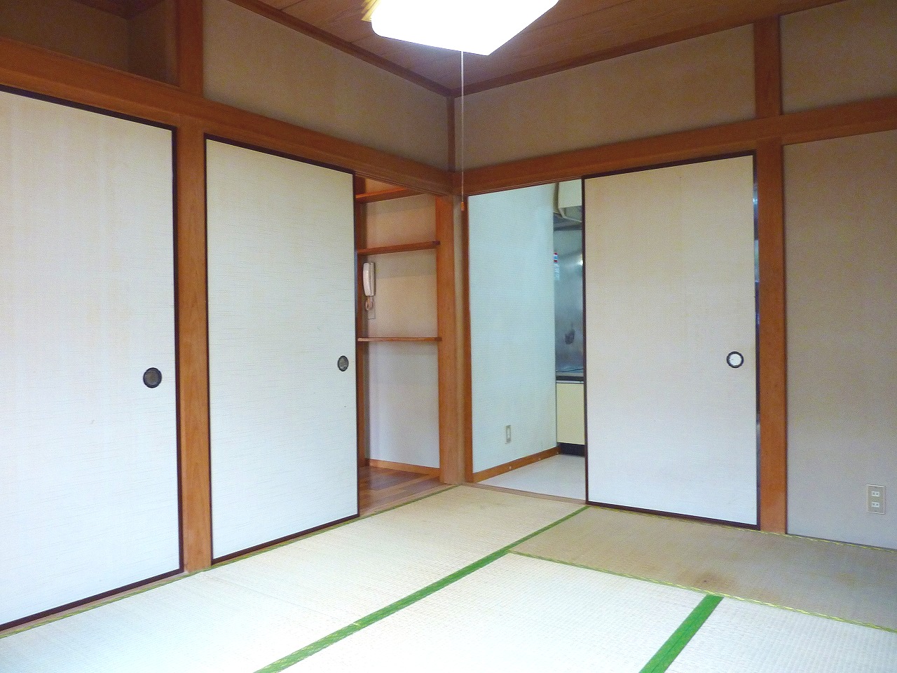 Living and room. I Japanese-style room is still calm.