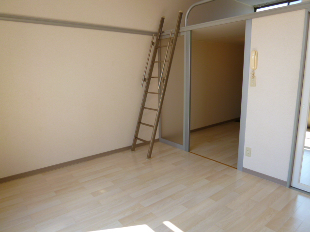 Living and room. ■ ■ Also it allows you to move easily stairs ■ ■