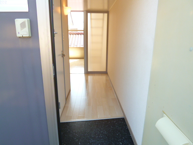 Entrance. ■ ■ Entrance of bright impression ■ ■