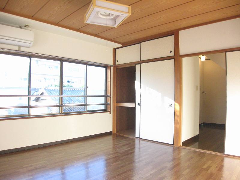 Living and room. 8.0 Pledge of Western-style