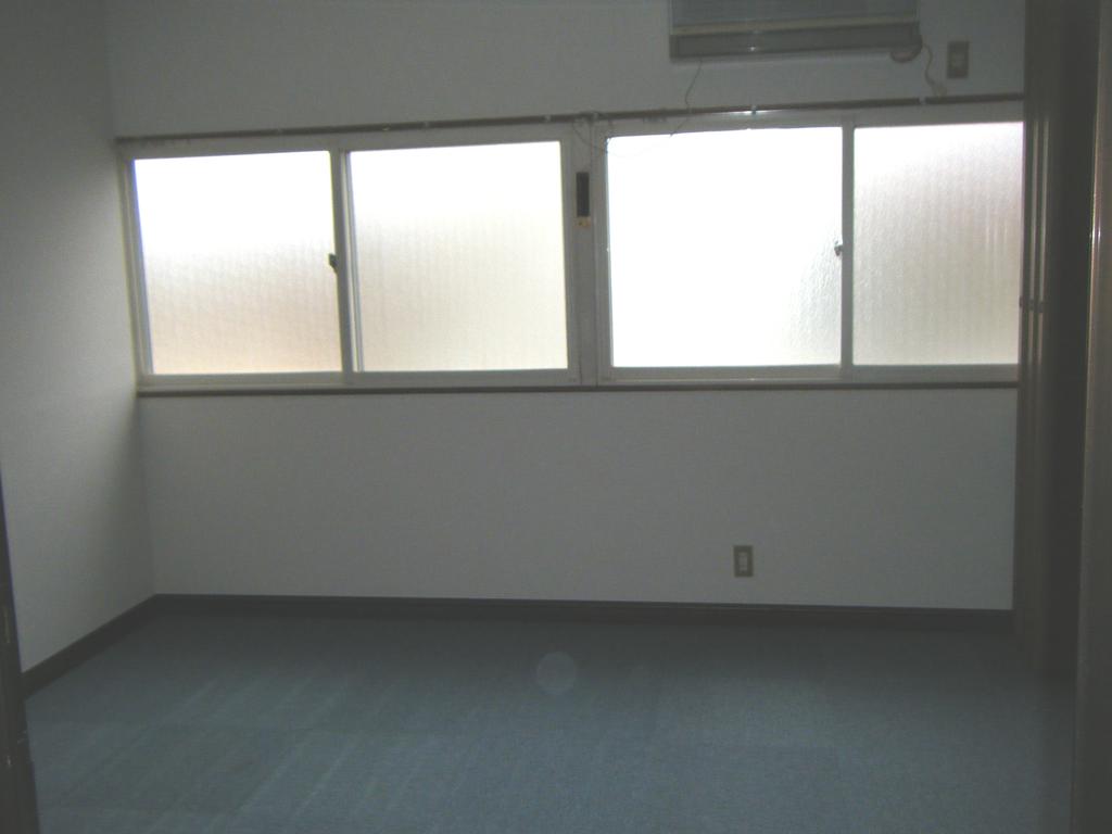 Living and room. Western-style (10 Pledge)