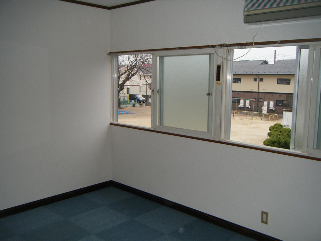 Living and room. Western-style (10 Pledge)