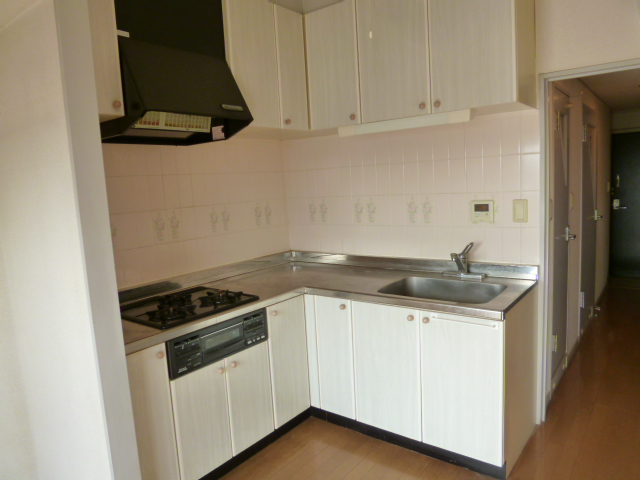 Kitchen. System kitchen ・ Easy-to-use L-shaped ☆