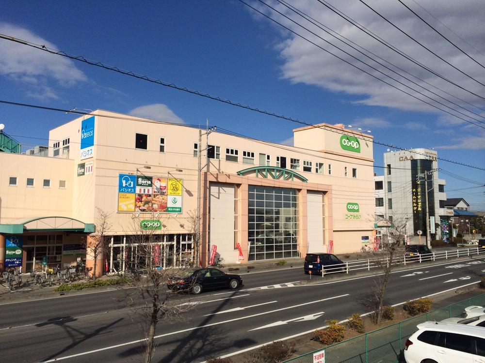 Supermarket. Because it is in a distance of 50m 1 minute walk to Saitama Co-op, Hoarding is unnecessary!
