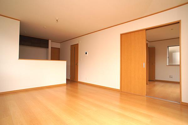 Living. A spacious and airy living room Indoor (10 May 2013) Shooting A Building