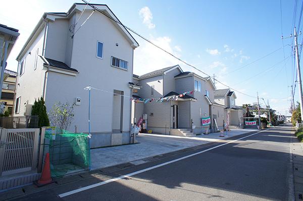 Local photos, including front road. Local (11 May 2013) Shooting