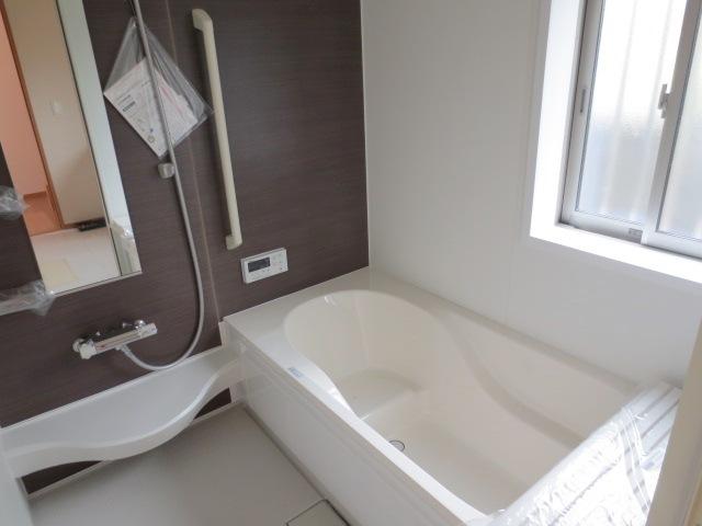 Bathroom. Indoor (09 May 2013) Shooting Building 2