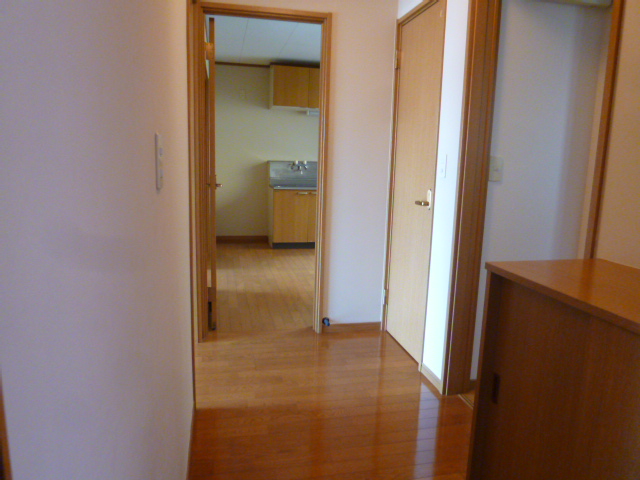 Entrance. ■ ■ Blindfold from the entrance to the living OK! With shoe box ■ ■