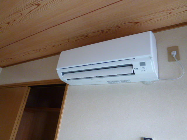 Other Equipment. ■ ■ It is clean, air-conditioned! ■ ■