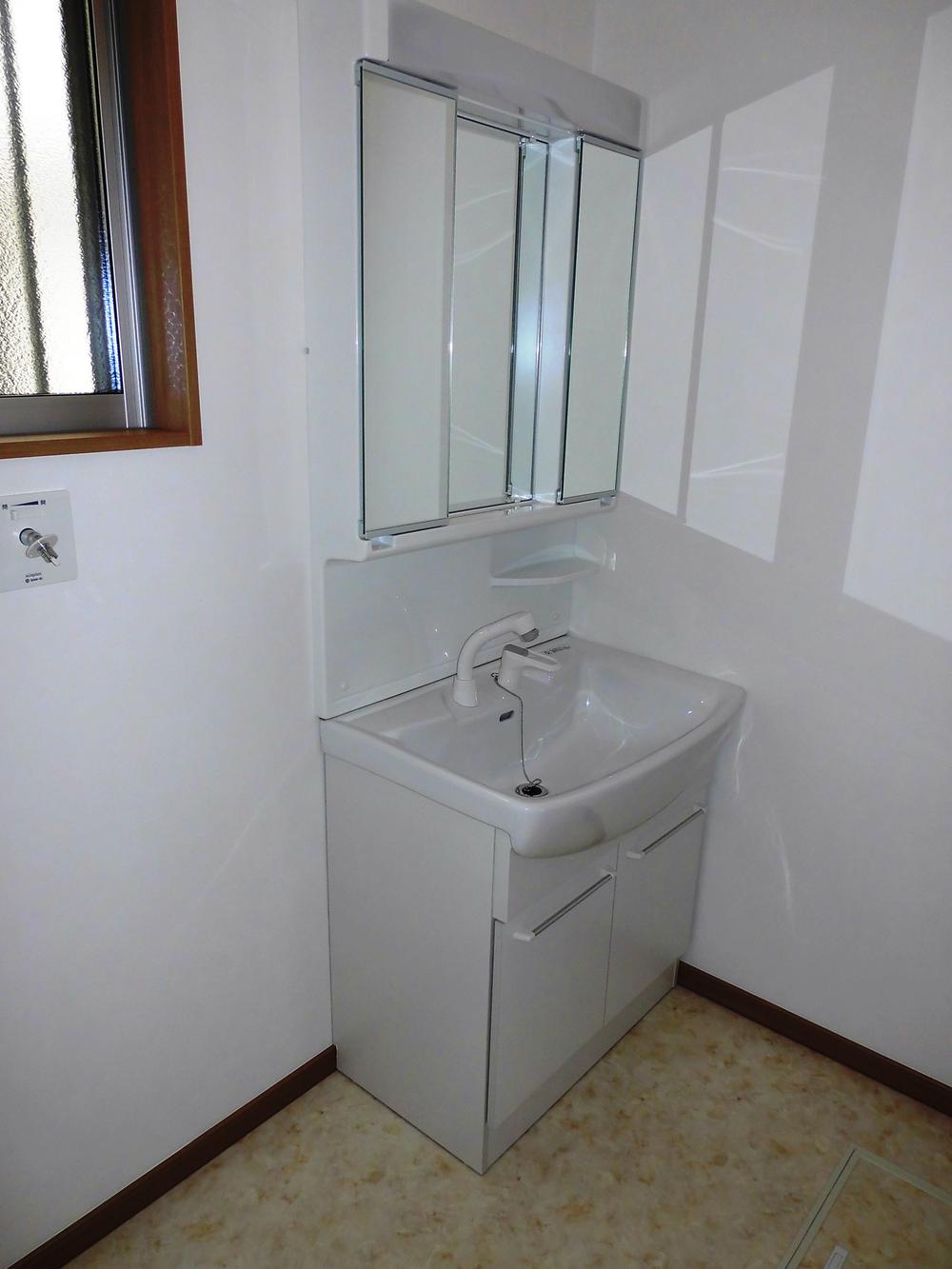 Wash basin, toilet. Indoor (July 2013) Shooting