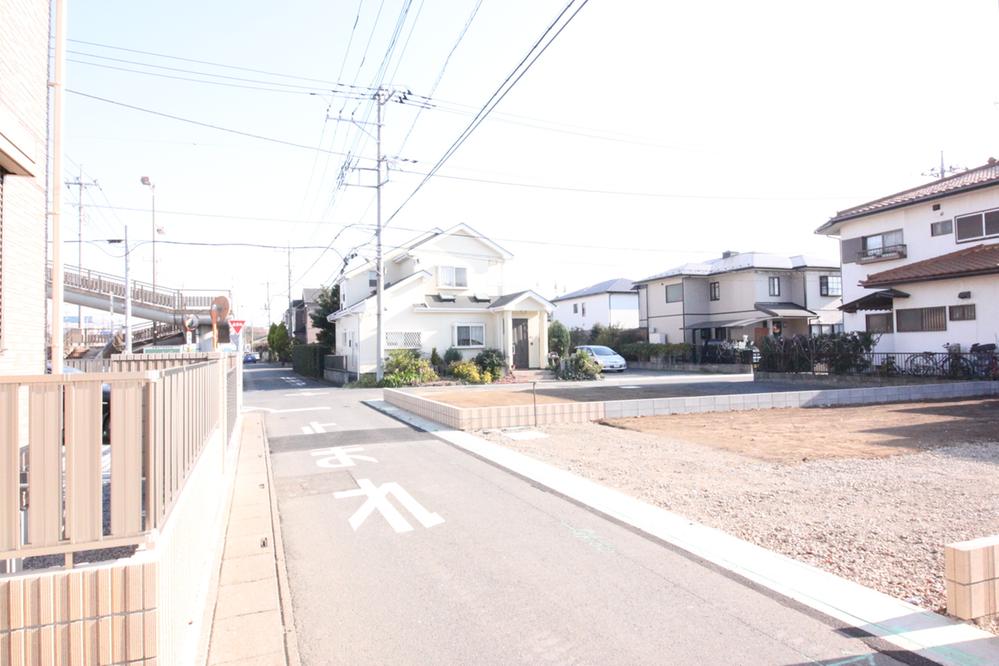 Local photos, including front road. Neatly paved front road