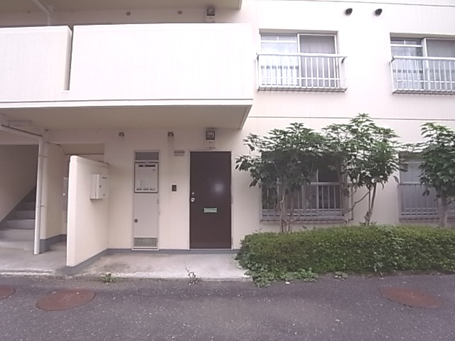 Entrance. Entrance of appearance