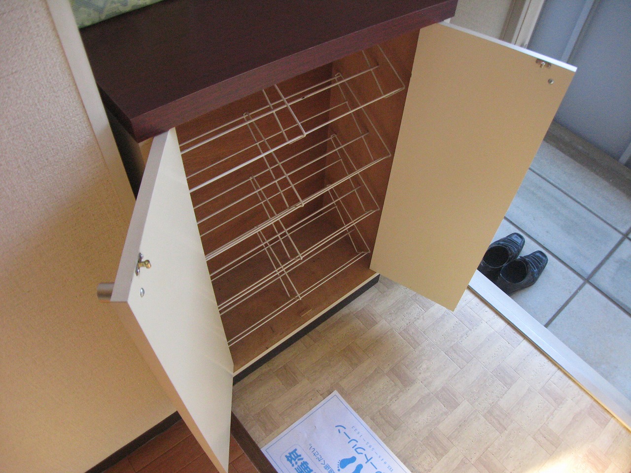 Entrance. It is with cupboard.