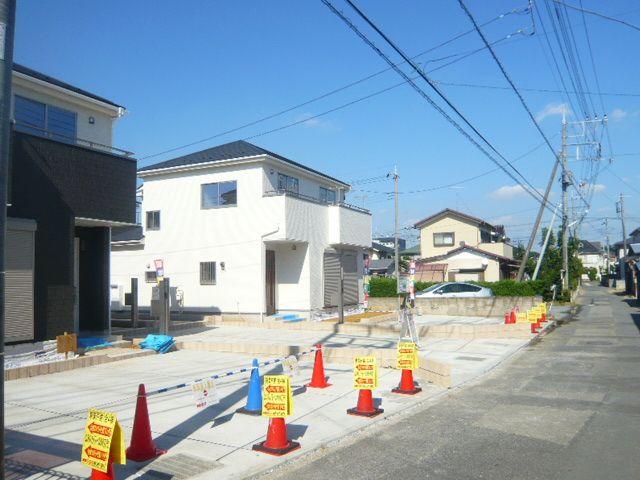 Local photos, including front road. Sunny