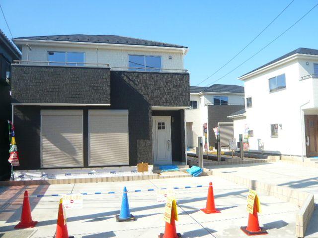 Local appearance photo. 1 Building Parking 2 cars