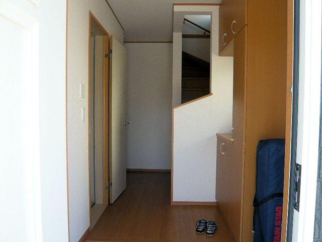 Entrance. 1 Building Entrance