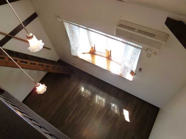 Living and room. Blow-by