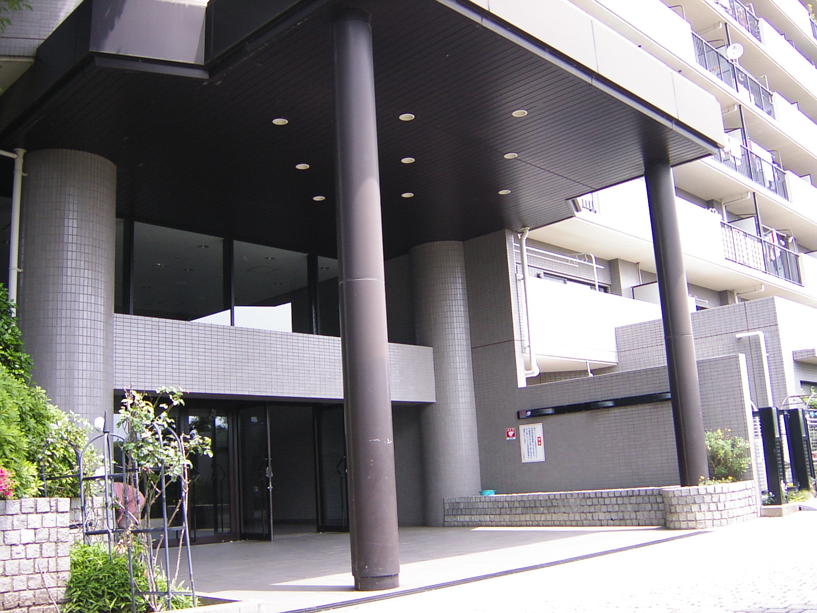 Entrance. Shared air down transformer