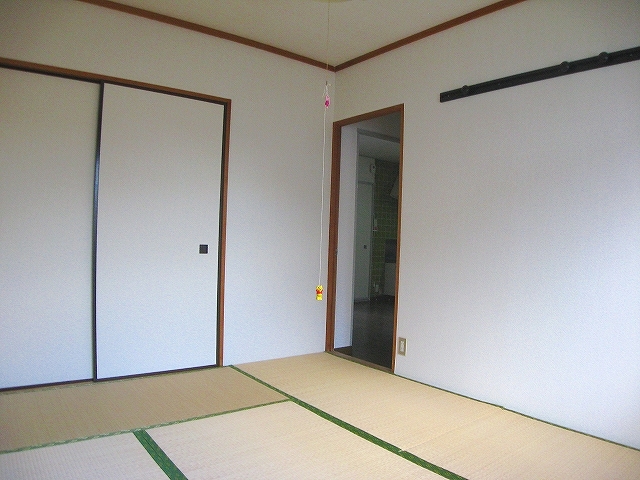 Other room space. It calm the Japanese-style room. It is perfect for the bedroom.