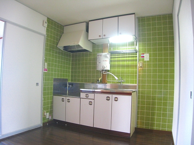 Kitchen. Instant water heater will be leaving thing treatment.