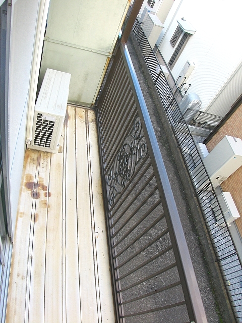 Balcony. Futon is Jose also because it is a spacious balcony.