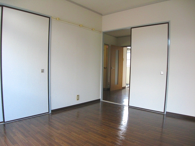 Living and room. It is a good Western-style user-friendly. I can gatherings.