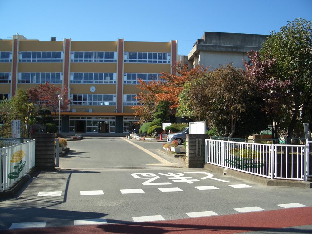 Primary school. Kitamoto until Nishi Elementary School 390m A 5-minute walk. Peace of mind even at this distance if freshman