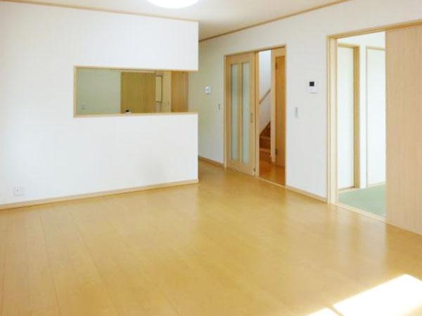 Same specifications photos (living). (C Building) same specification living