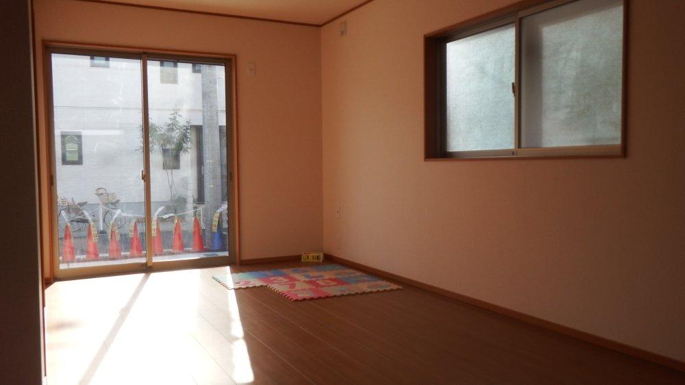 Living. Local (12 May 2013) Shooting 1 Building